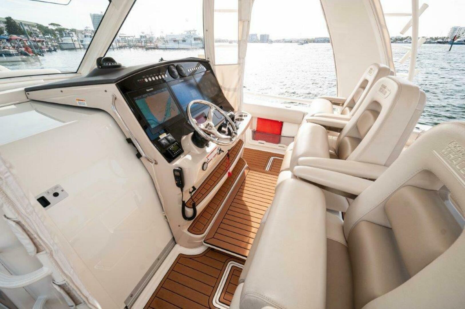 2018 Boston Whaler 420 Outrage - Image 3