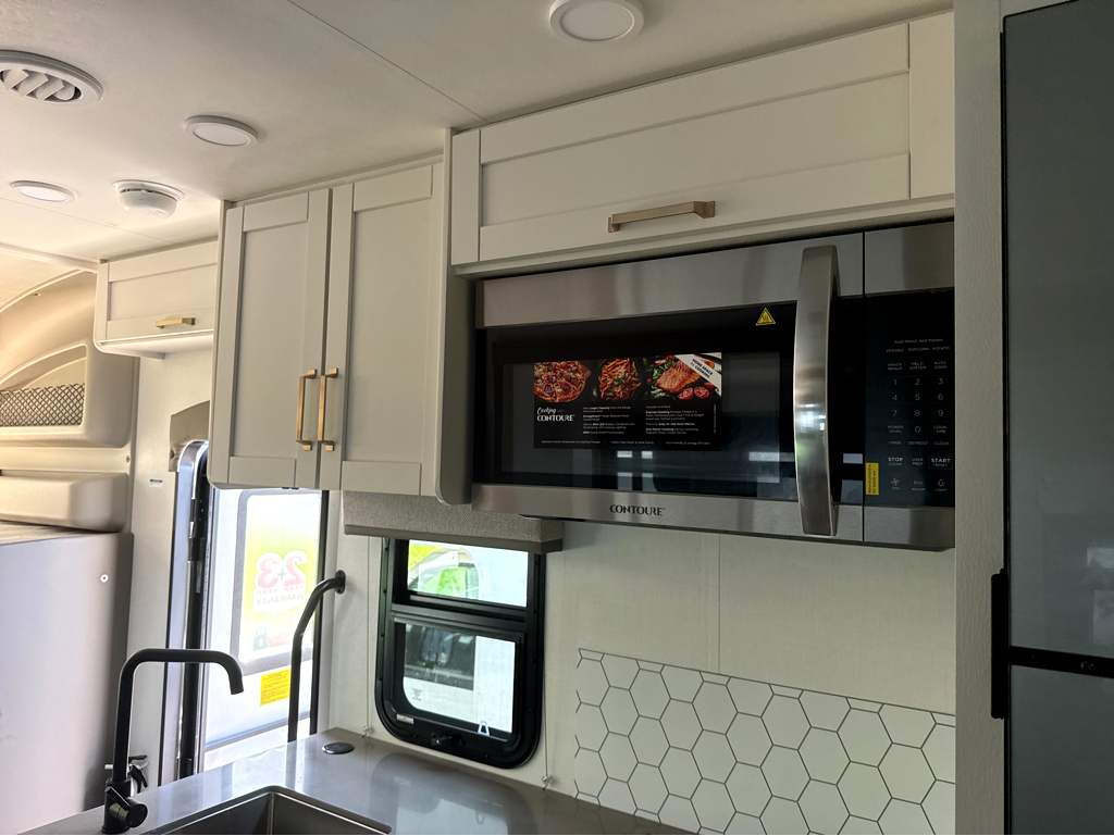 2027 ENTEGRA COACH ODYSSEY 30Z - Image 16