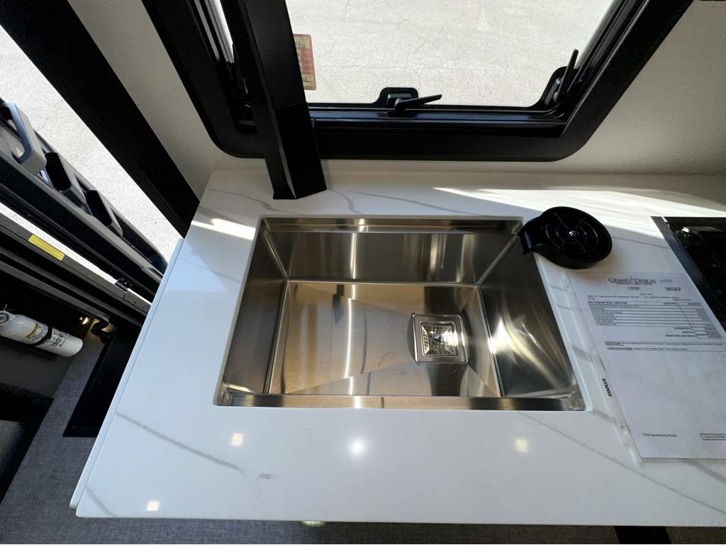 2026 Grand Design Lineage Series M 25TK - Image 20