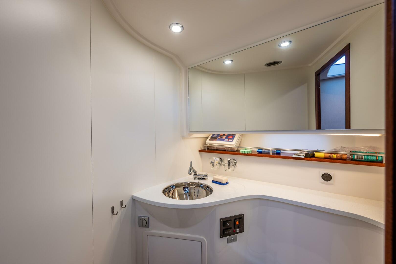 2023 Nimbus 405 Flybridge - Image 34
