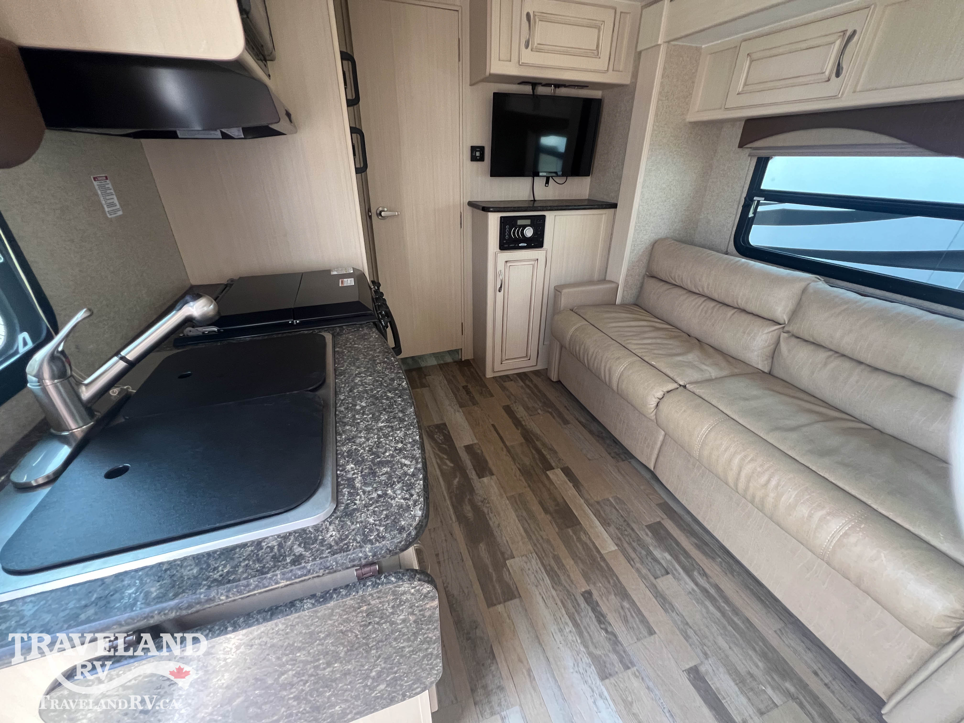 2016 Winnebago Micro Minnie 2106DS - Image 3