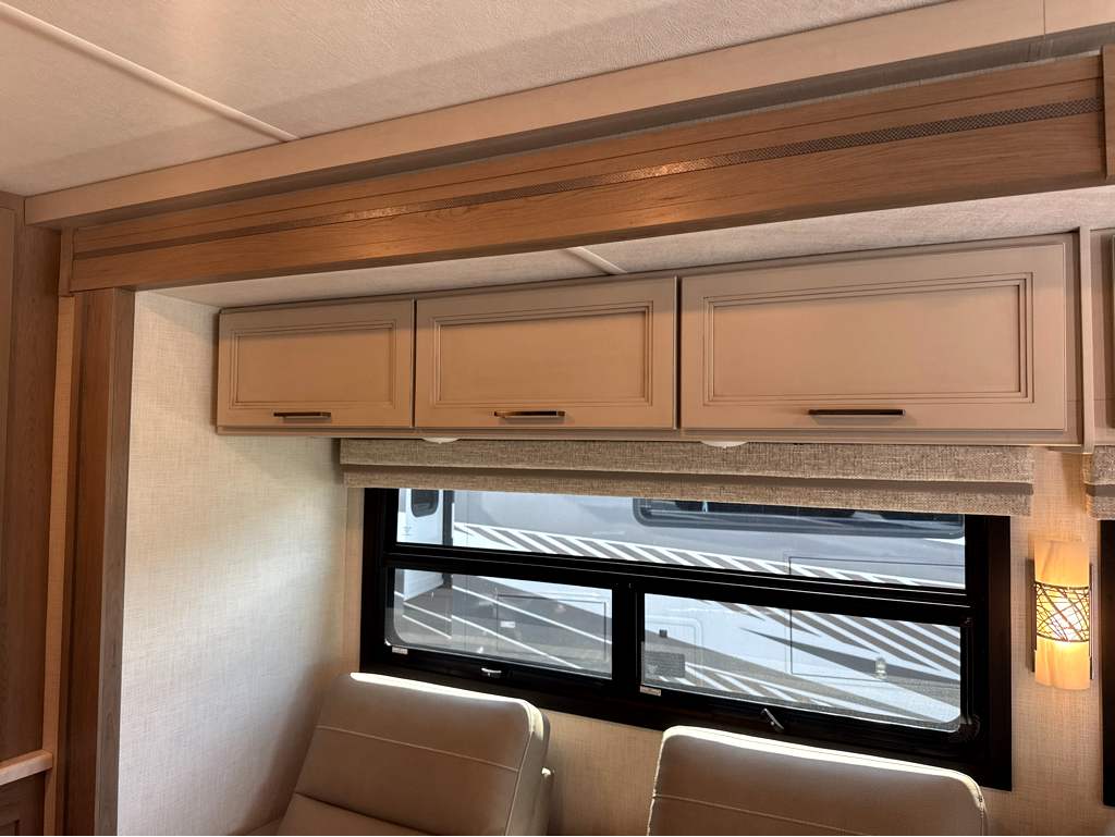 2027 THOR MOTOR COACH HURRICANE 36H - Image 11