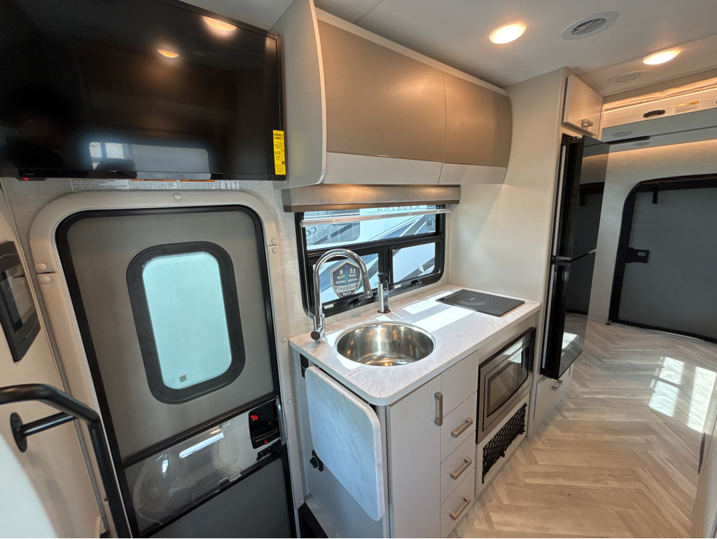 2026 THOR MOTOR COACH COMPASS 22MT - Image 9