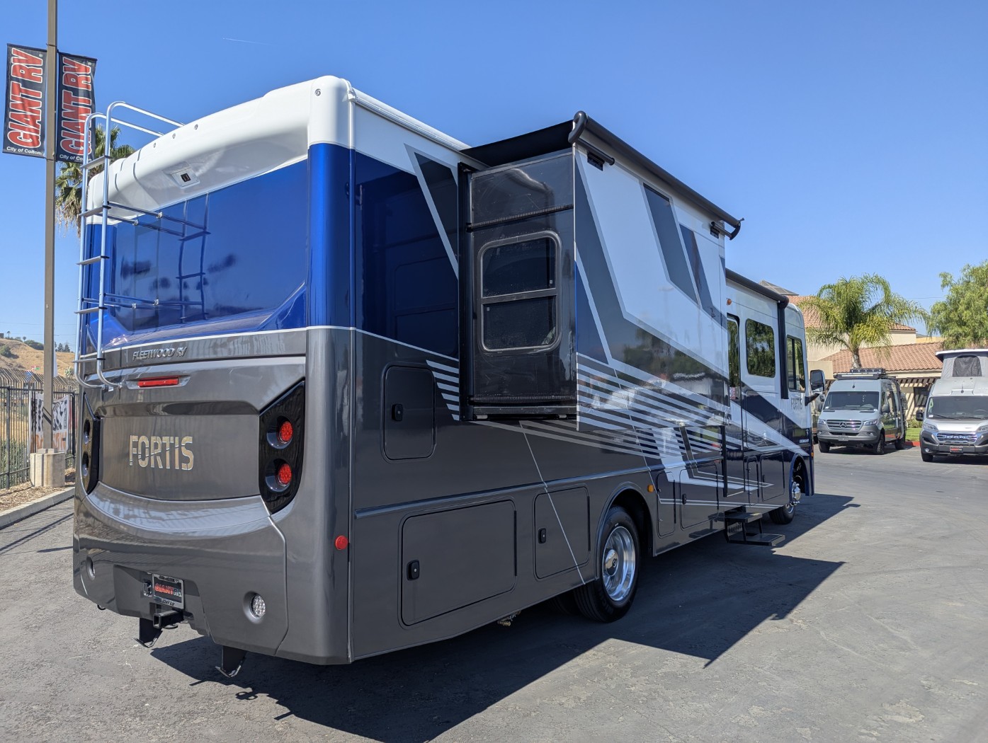 2026 Fleetwood Fortis 32RW - Image 6