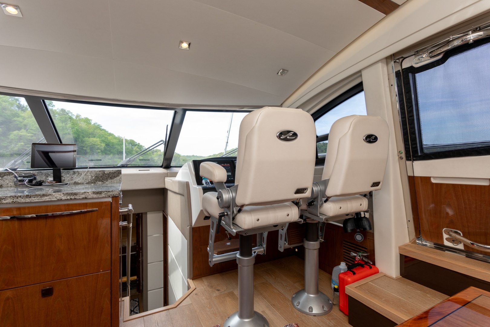 2018 Sea Ray L650 FLY - Image 28