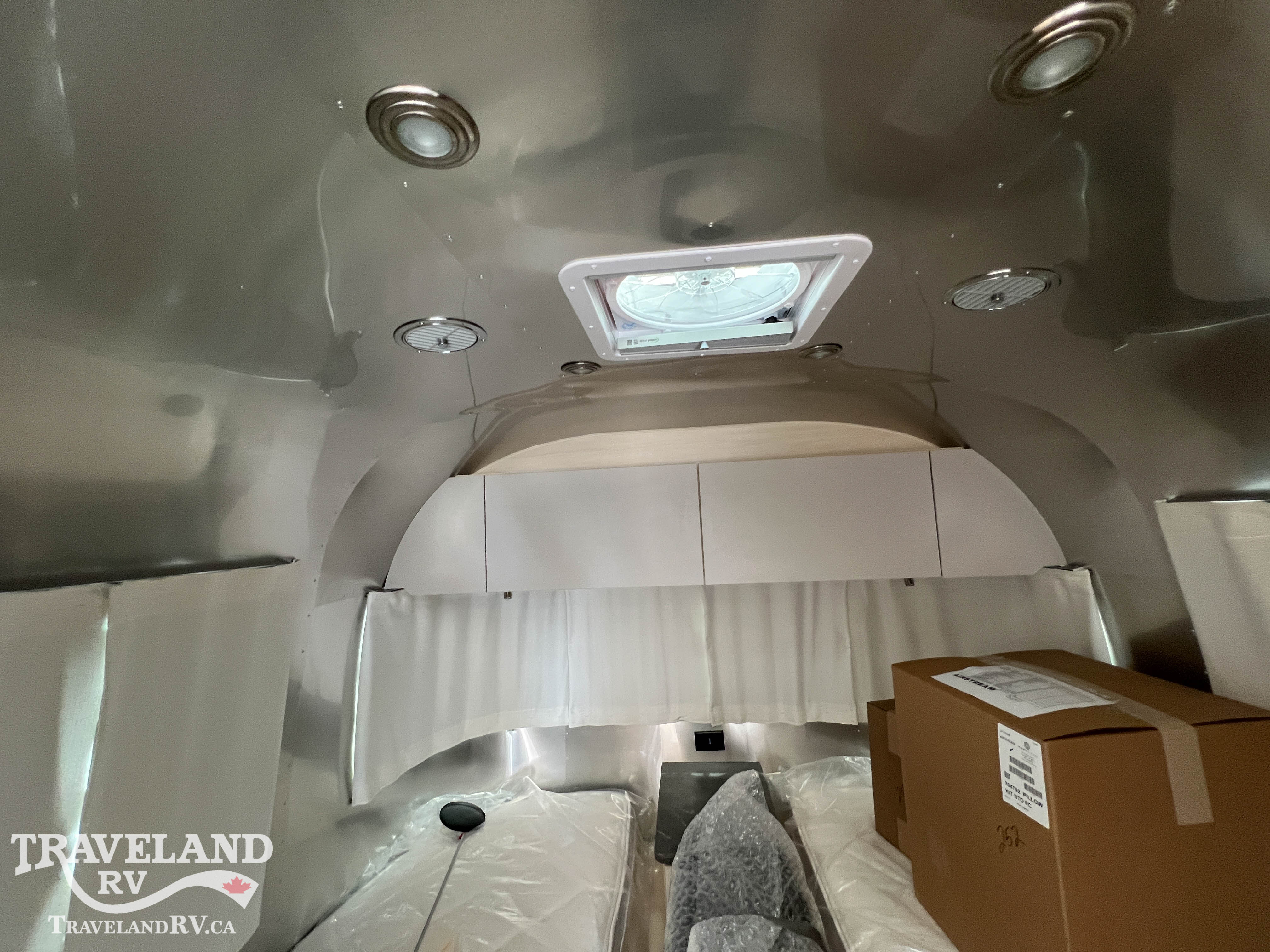 2026 Airstream Flying Cloud 23FBT - Image 23
