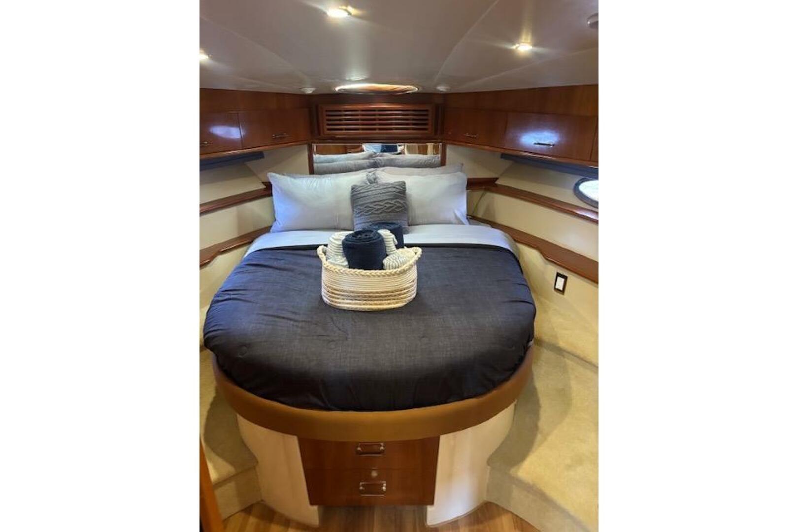 2004 Carver 466 Motor Yacht - Image 72