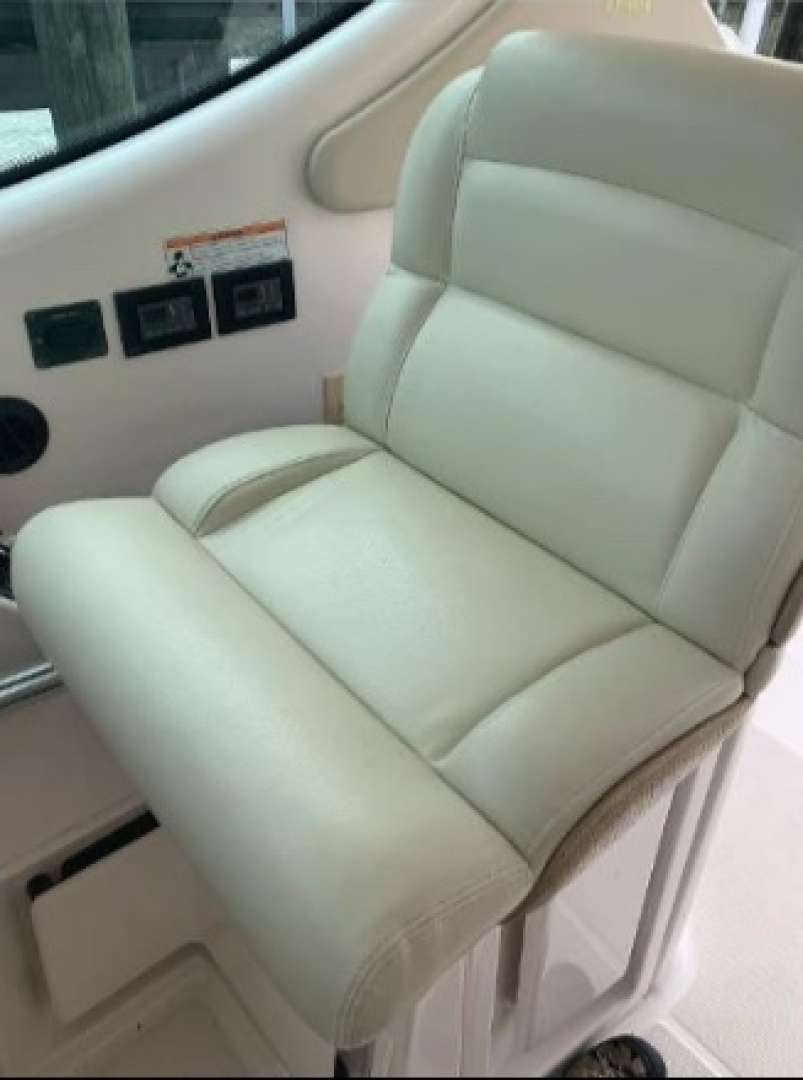 2008 Tiara Yachts 3900 Sovran - Image 11