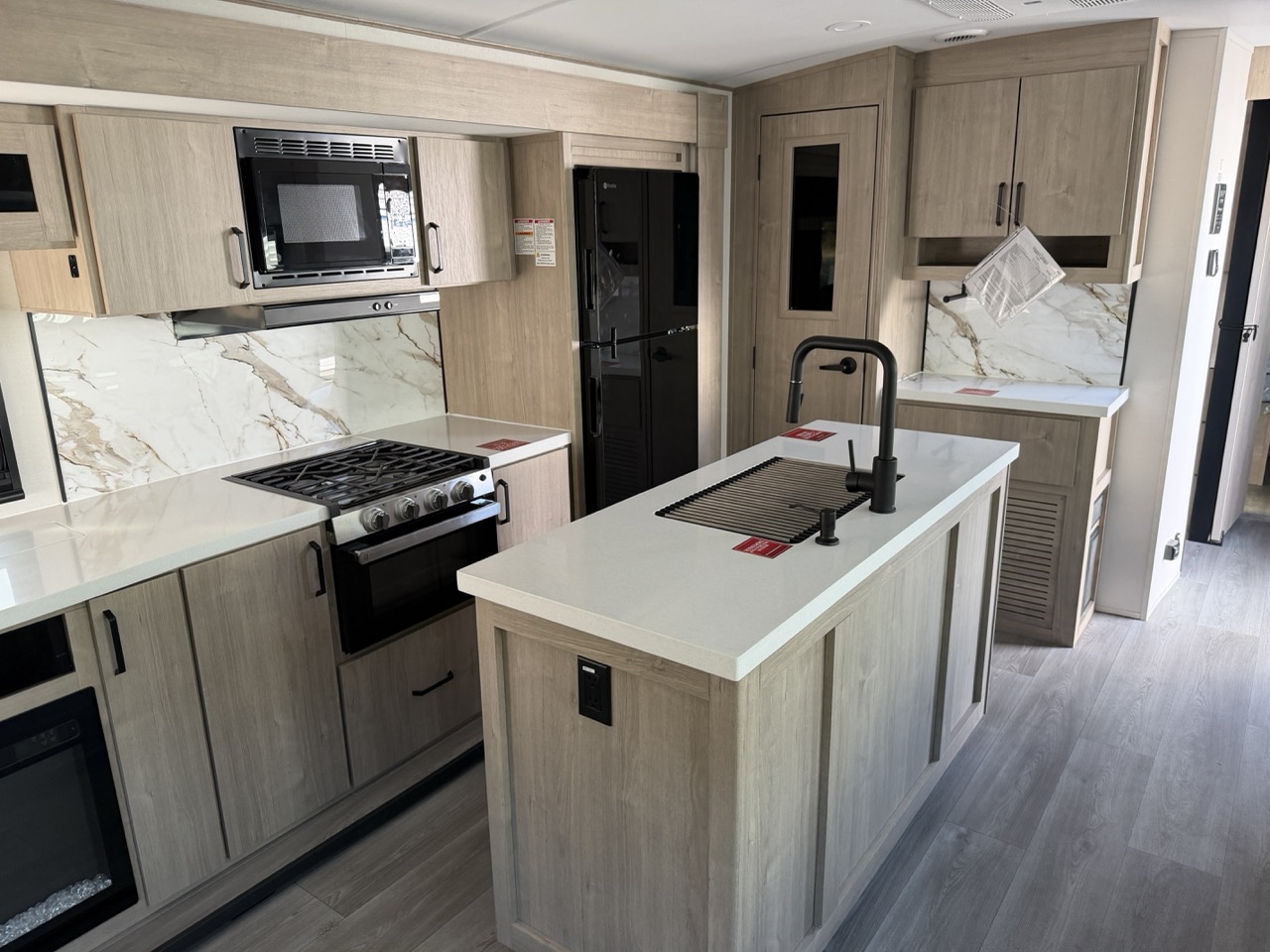 2026 Grand Design Imagine 2970RL - Image 9