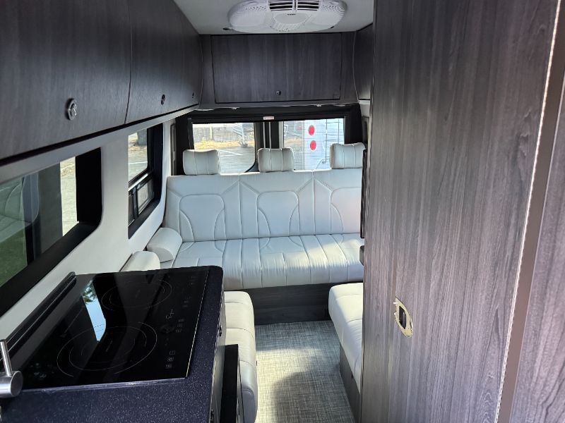 2023 Grech RV Strada-ion AWD Lounge - Image 10