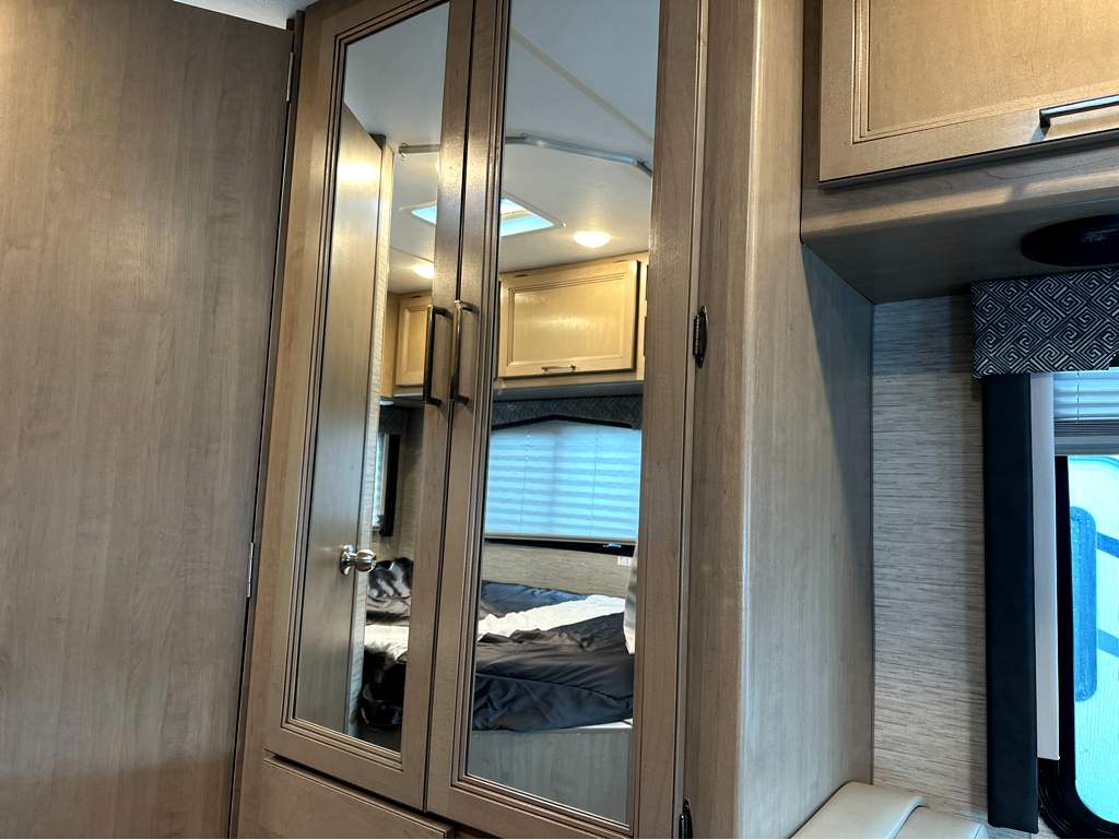 2023 THOR MOTOR COACH MAGNITUDE GA22 - Image 15