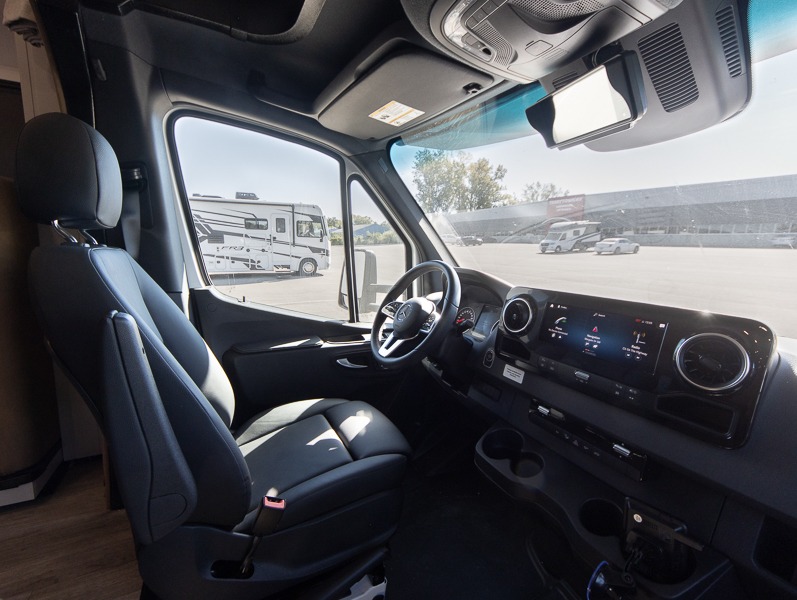 2025 Dynamax Isata 3 Series 24SSSFXM - Image 7