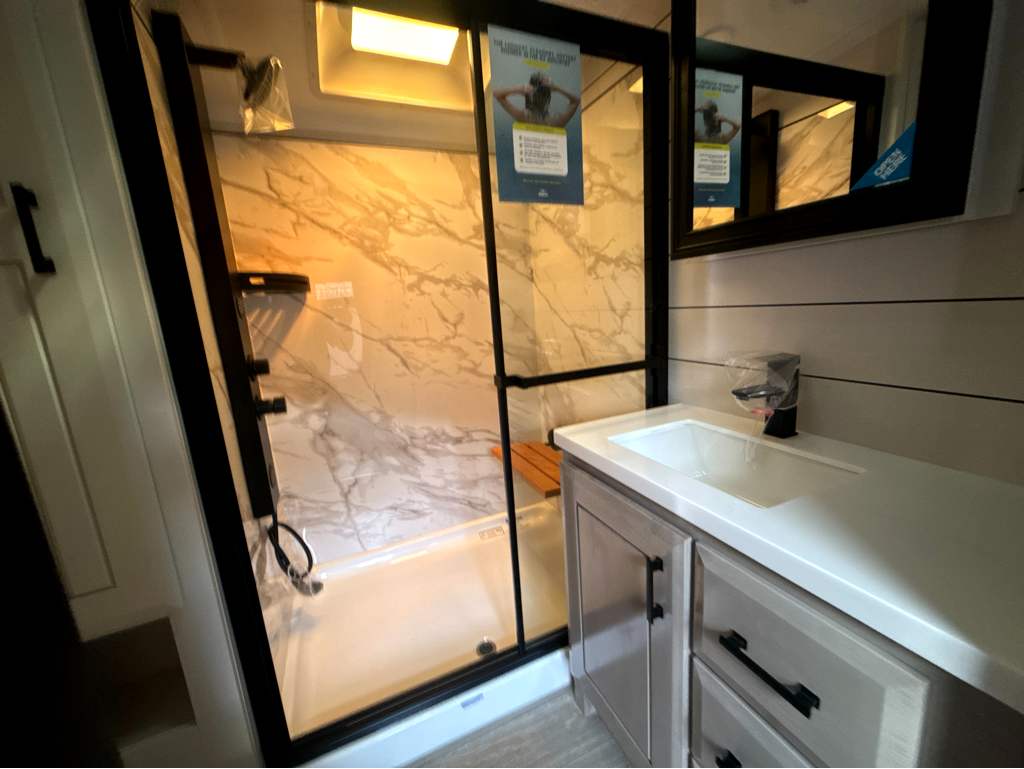 2027 JAYCO PINNACLE 32RLTS - Image 18