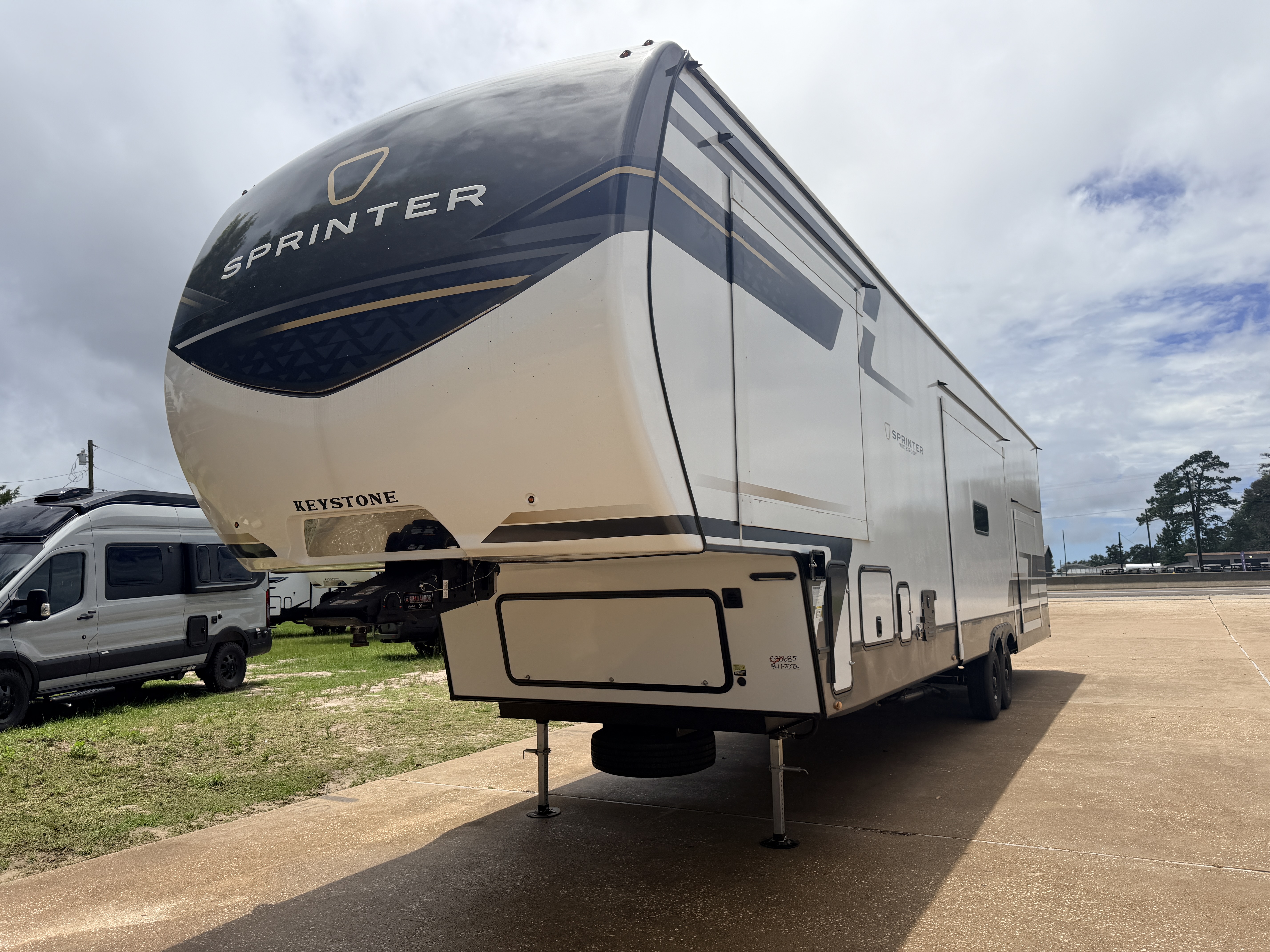 2026 Keystone Sprinter 3920DSL - Image 3