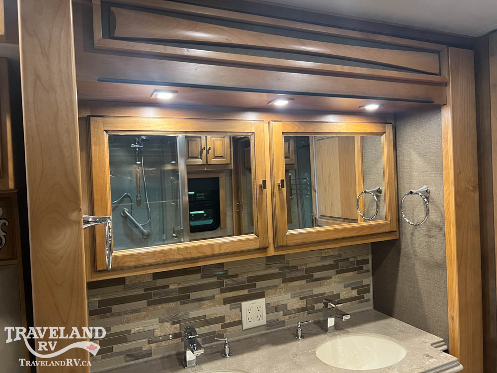 2019 Tiffin Phaeton 40 IH - Image 28