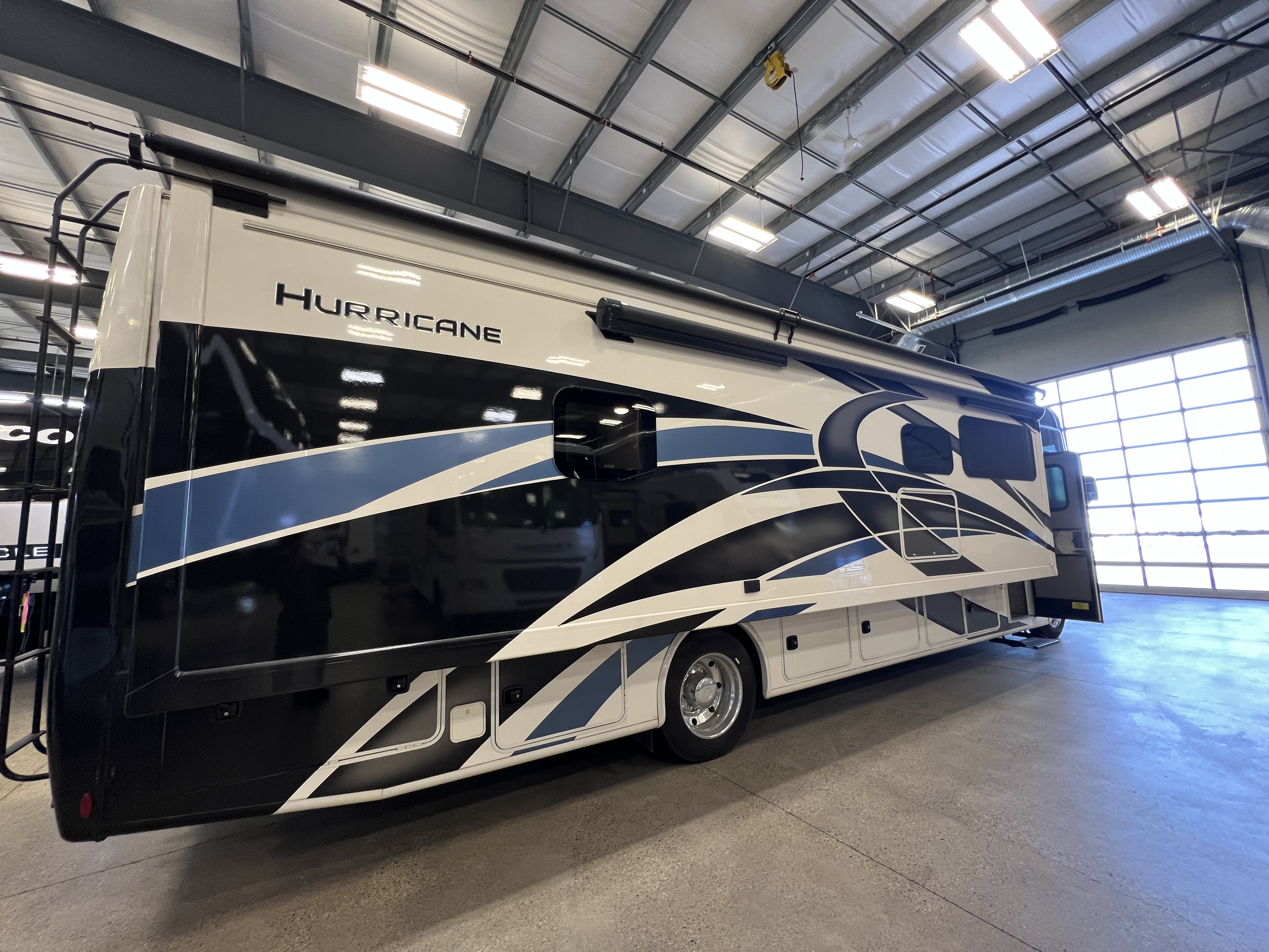2022 Thor Motor Coach Hurricane 34R - Image 7