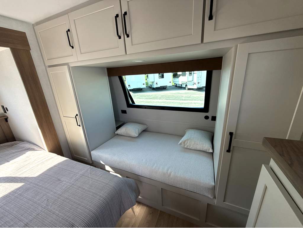 2027 VENTURE RV SPORTTREK 343VIB - Image 22