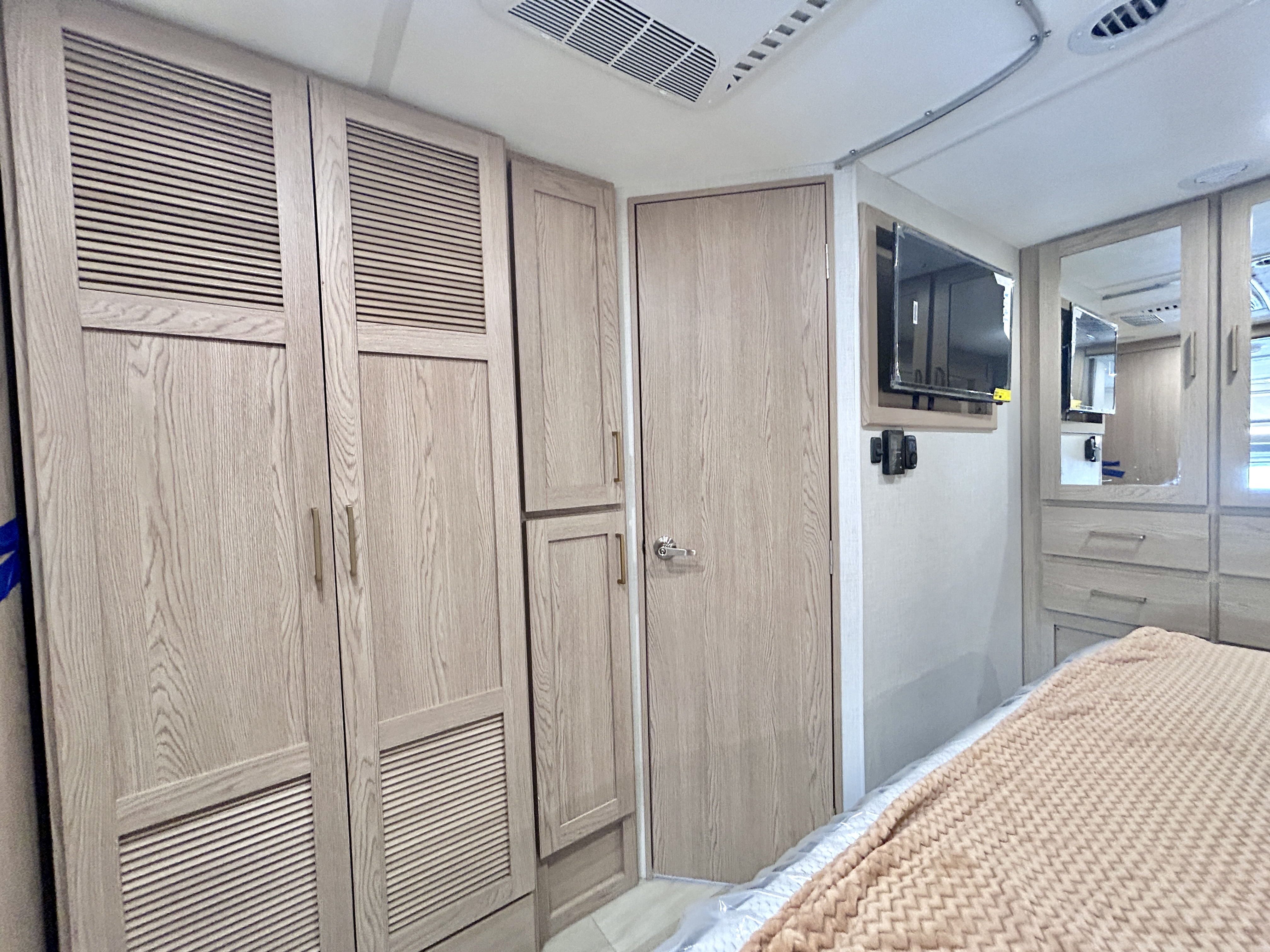 2027 Thor Motor Coach QUANTUM KW29 - Image 21