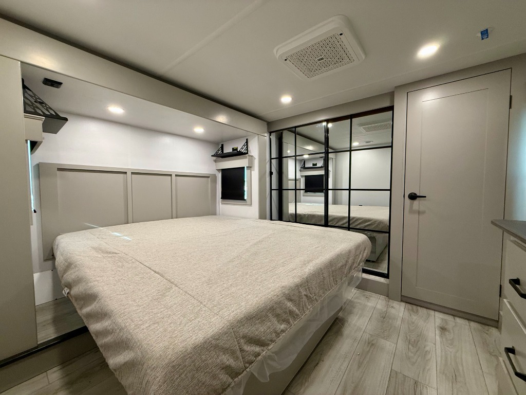 2026 High Country 325RK - Image 31