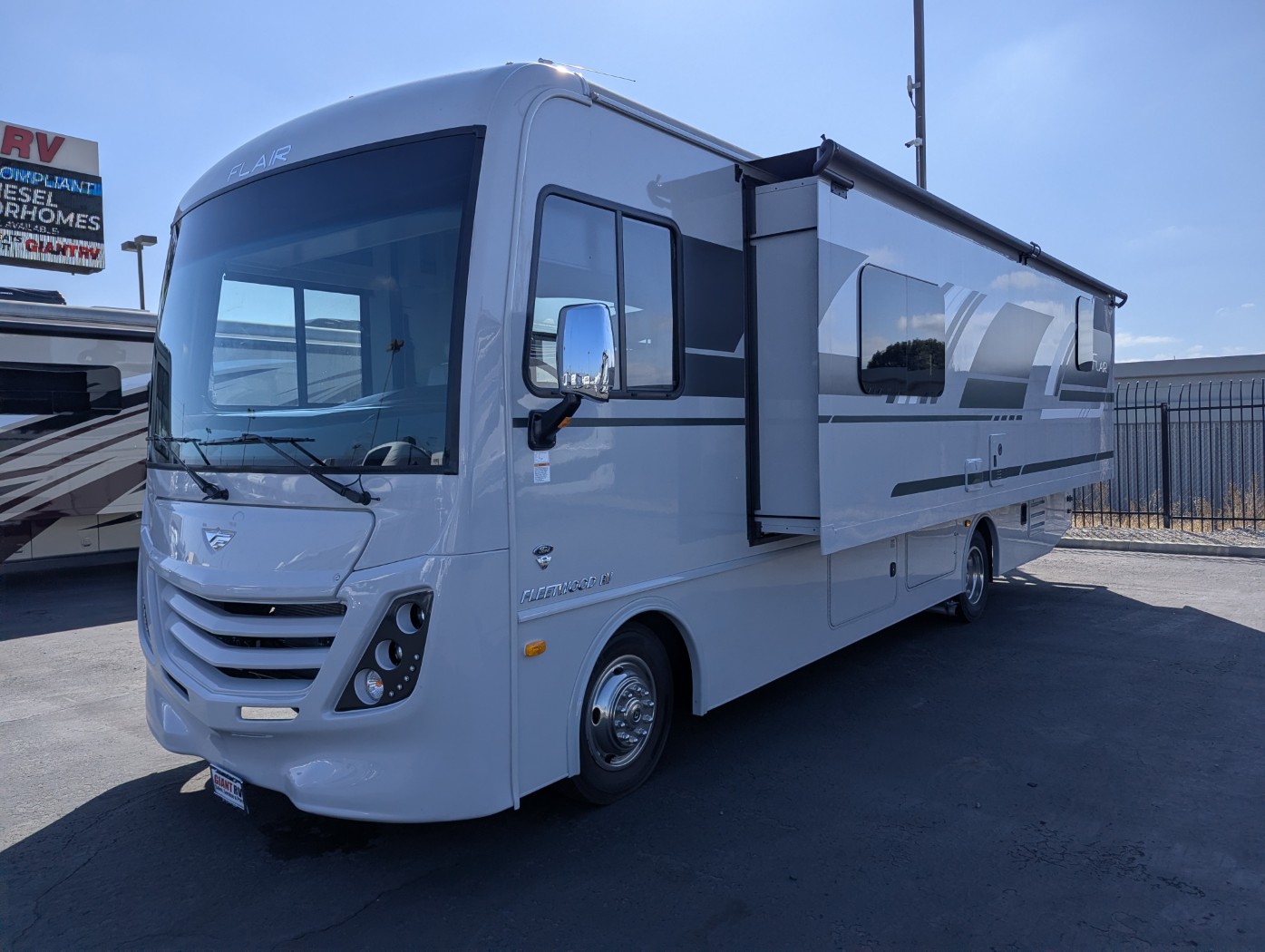 2026 Fleetwood Flair 29M - Image 3
