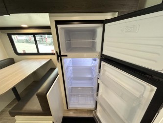 2026 VENTURE RV SPORTTREK STINGER 232VRL - Image 14