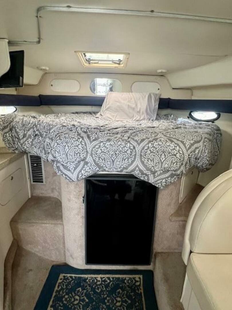 2000 Rinker 342 Fiesta Vee - Image 12