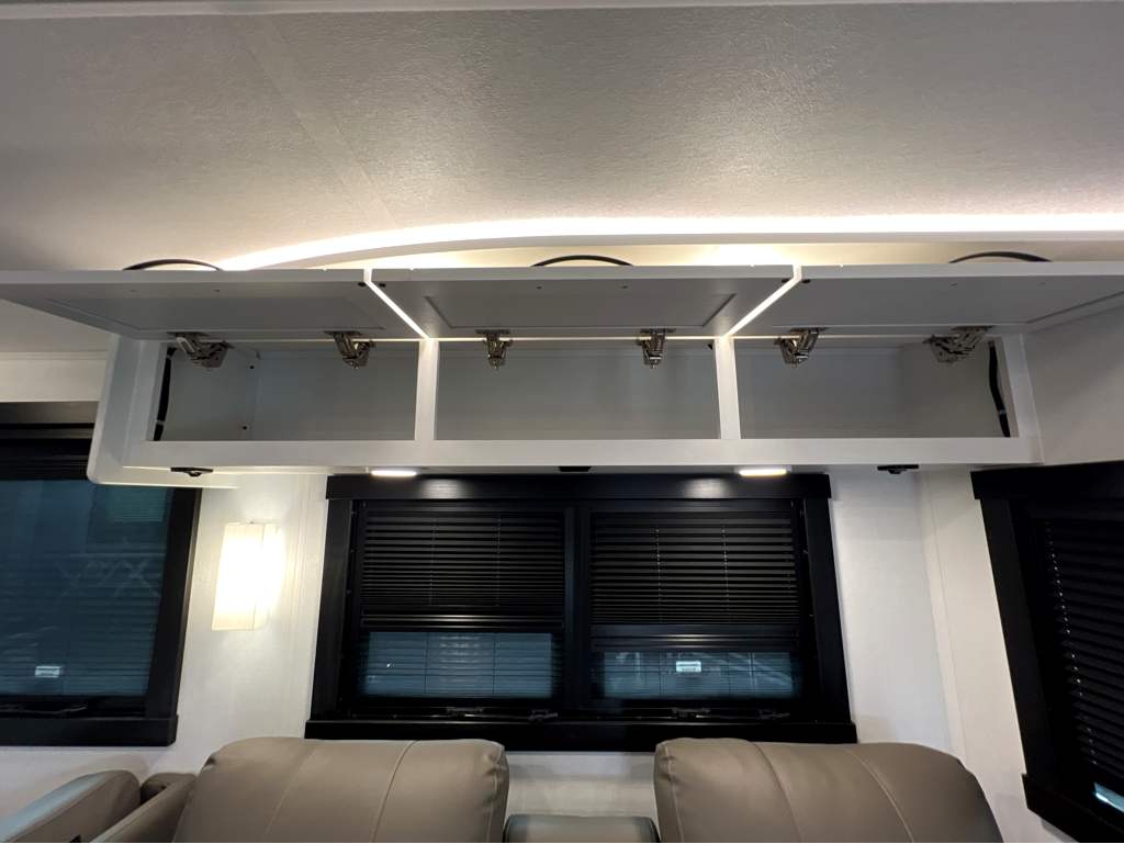 2026 ENTEGRA COACH ACCOLADE 37M - Image 8
