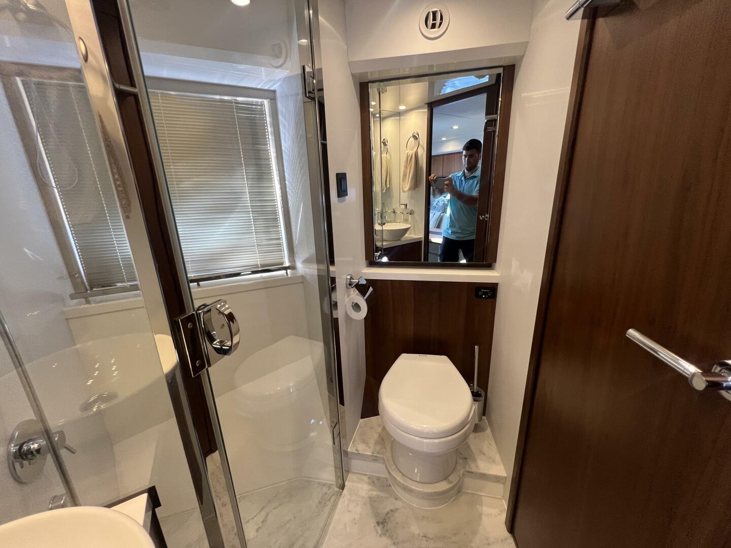 2015 Princess V52 - Image 22