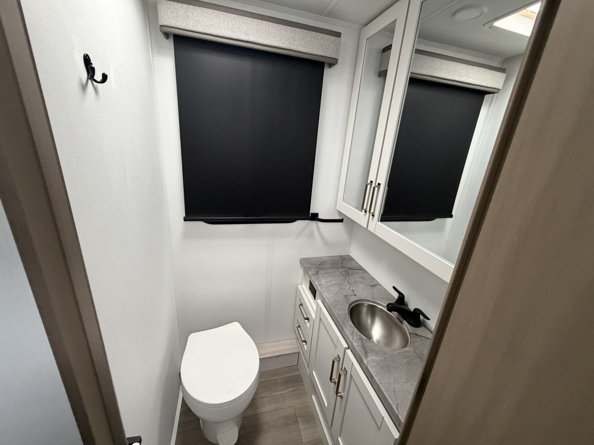 2027 JAYCO GREYHAWK 29MV - Image 42