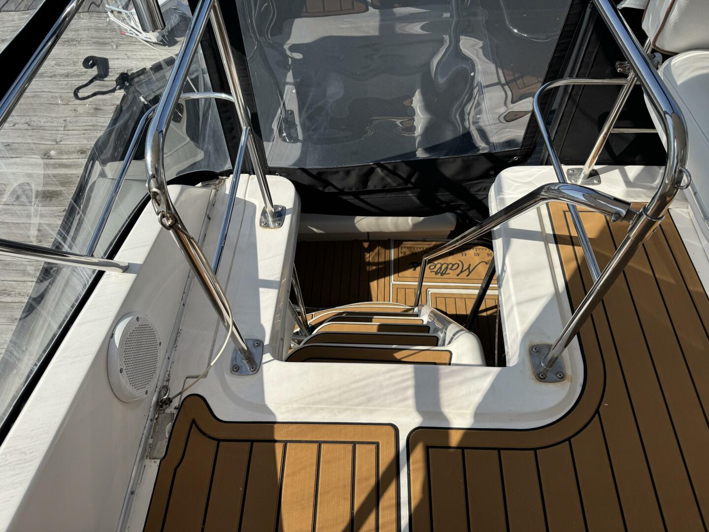 1998 Sea Ray 550 Sedan Bridge - Image 11