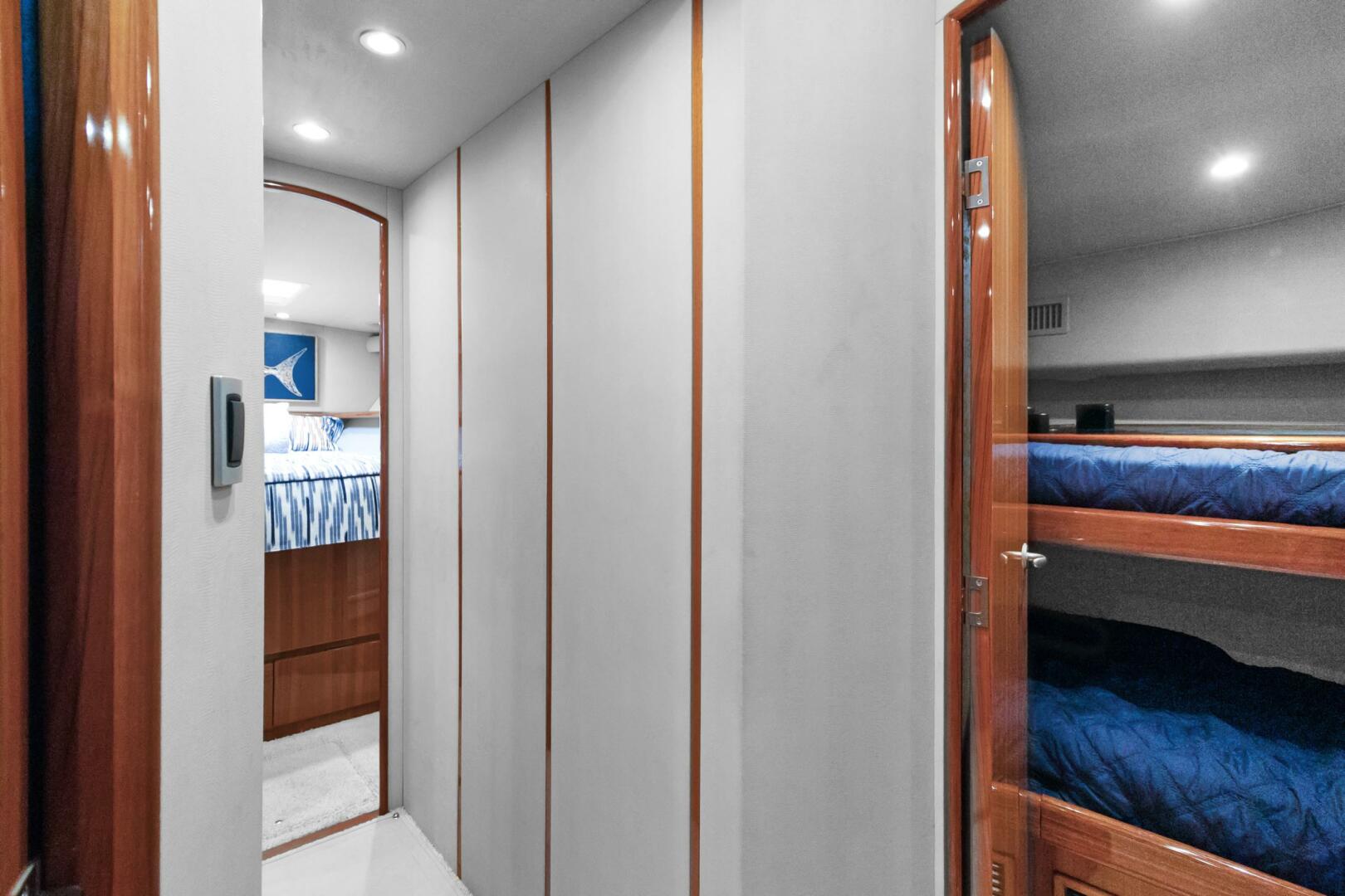 2015 Viking 46 Convertible - Image 11