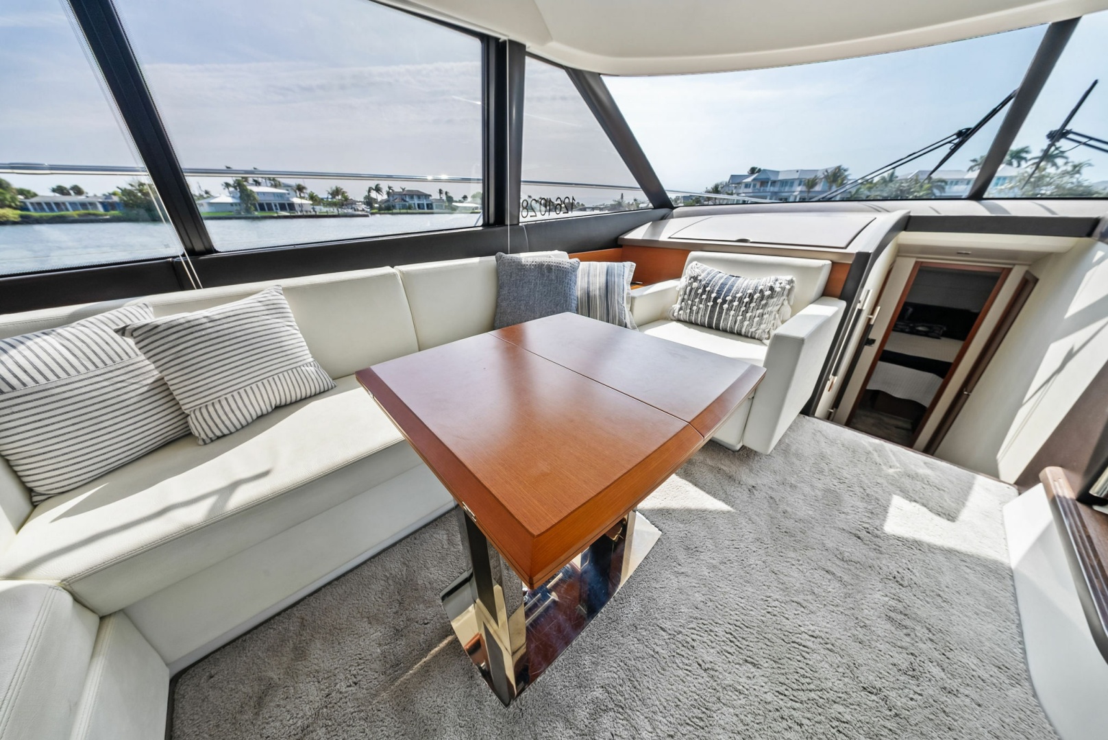 2015 Prestige 550 Base - Image 28