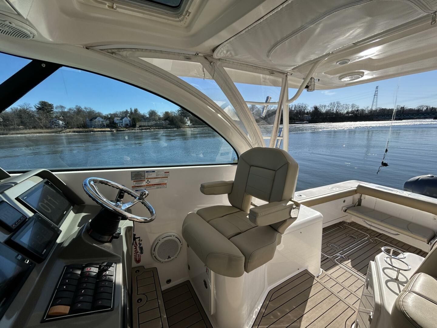 2018 Pursuit OS 385 Offshore - Image 9