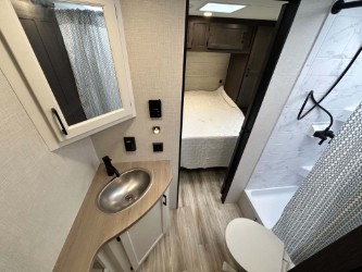 2026 VENTURE RV SPORTTREK STINGER 232VRL - Image 22