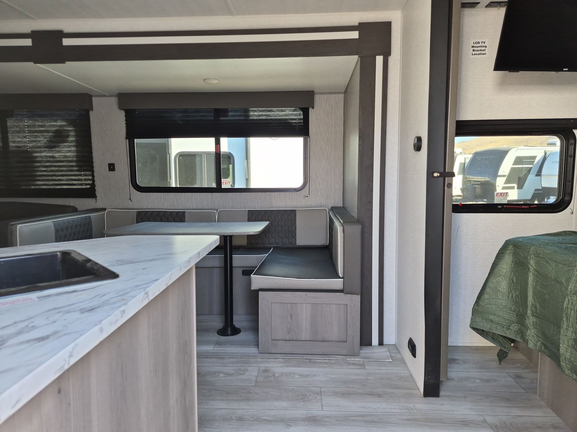 2025 Keystone Hideout Sport 269DB - Image 12
