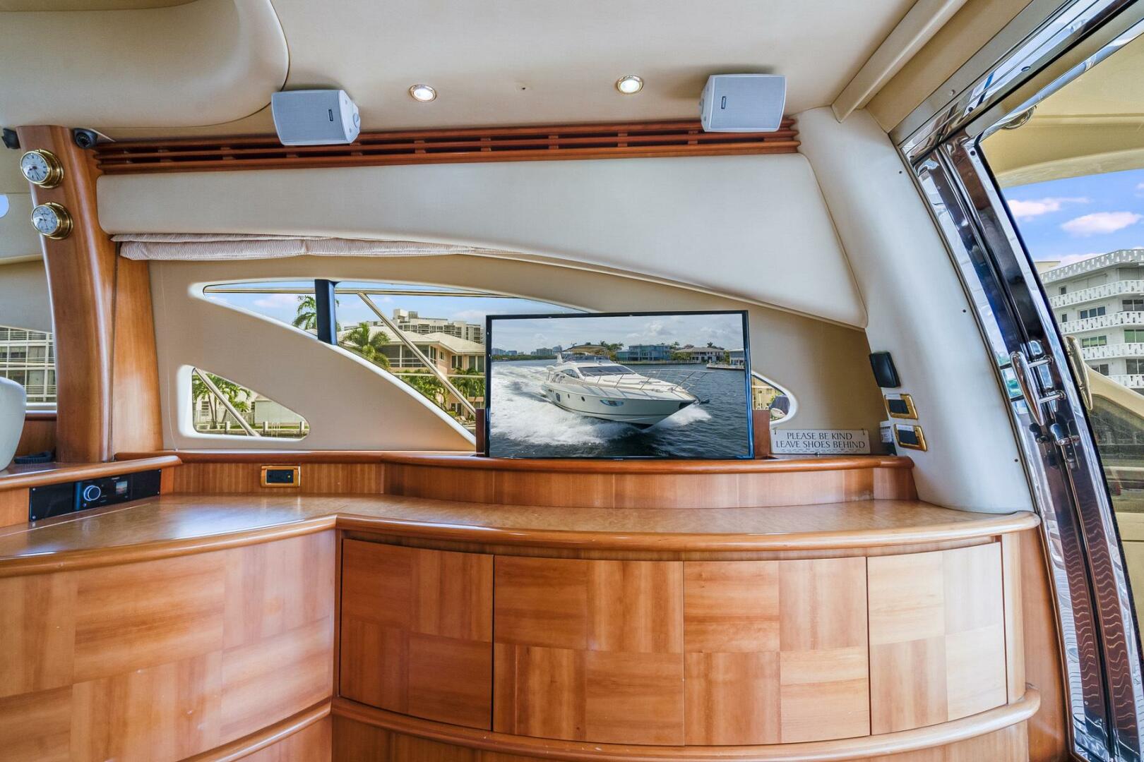 2009 Azimut 62E - Image 24