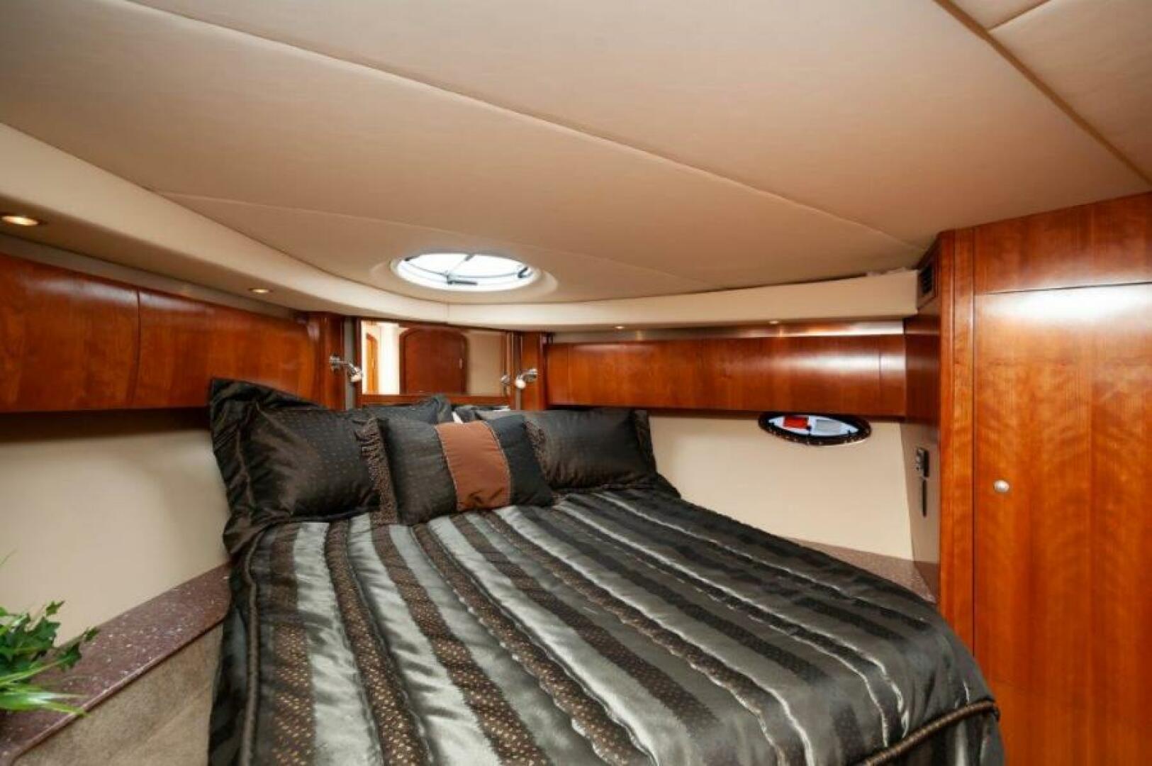 2006 Cruisers Yachts 477 Sport Sedan - Image 14