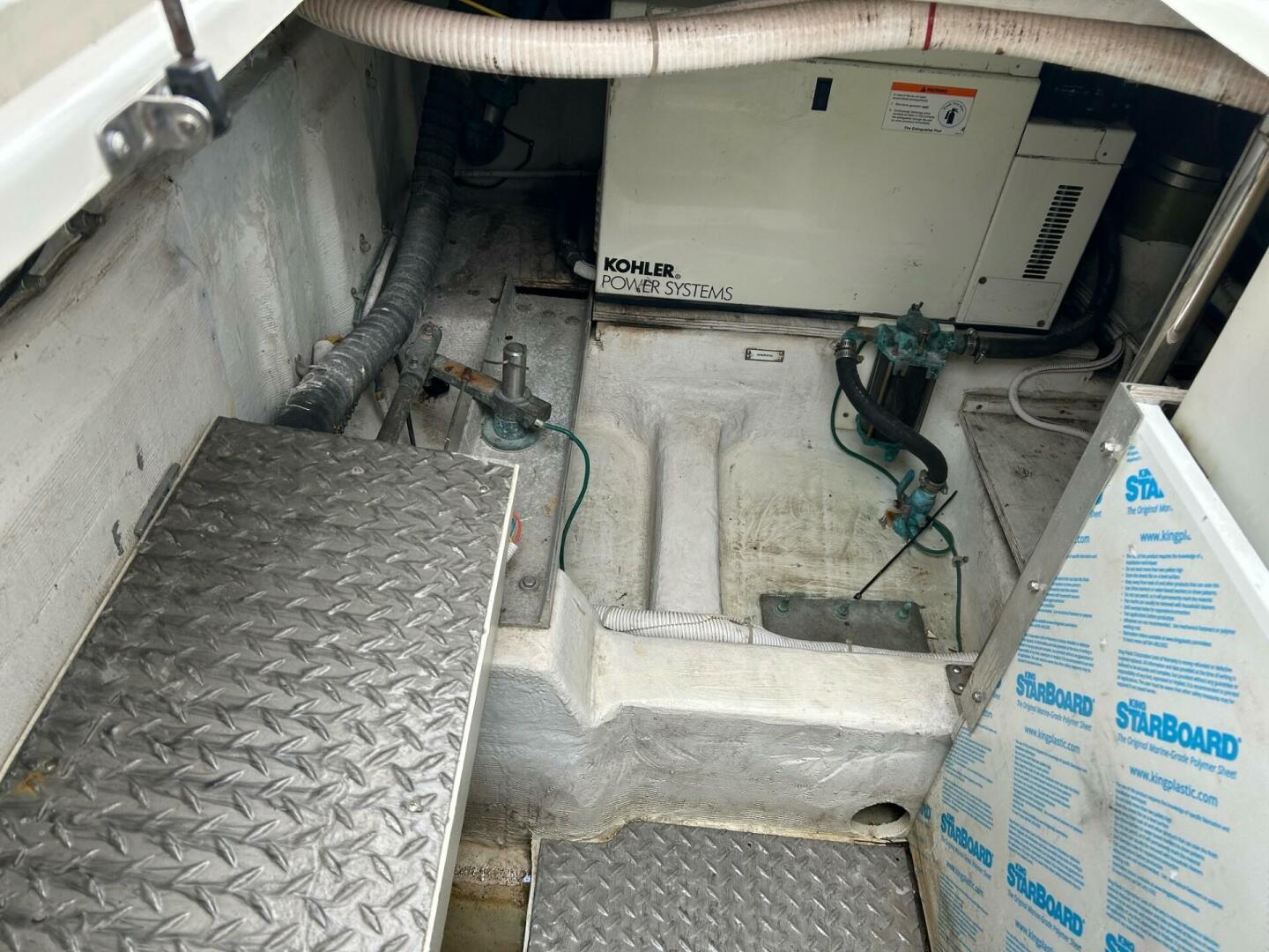 2003 Carver 360 Sport Sedan - Image 20