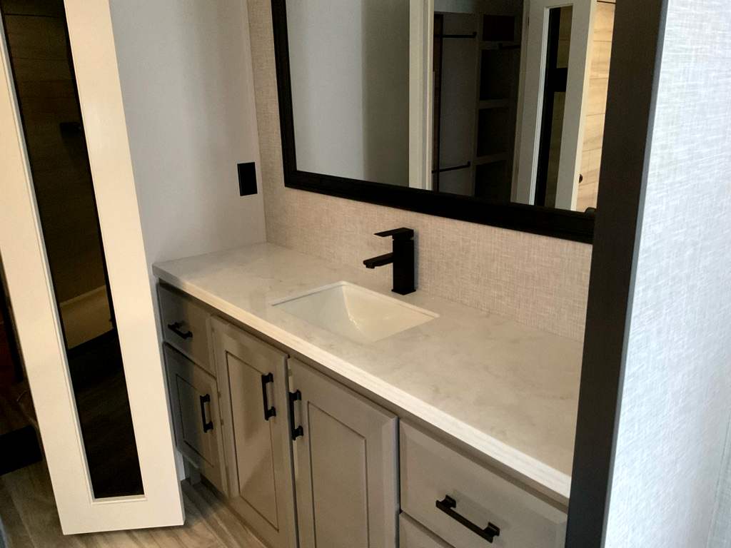 2025 JAYCO PINNACLE 38 FBRK - Image 23