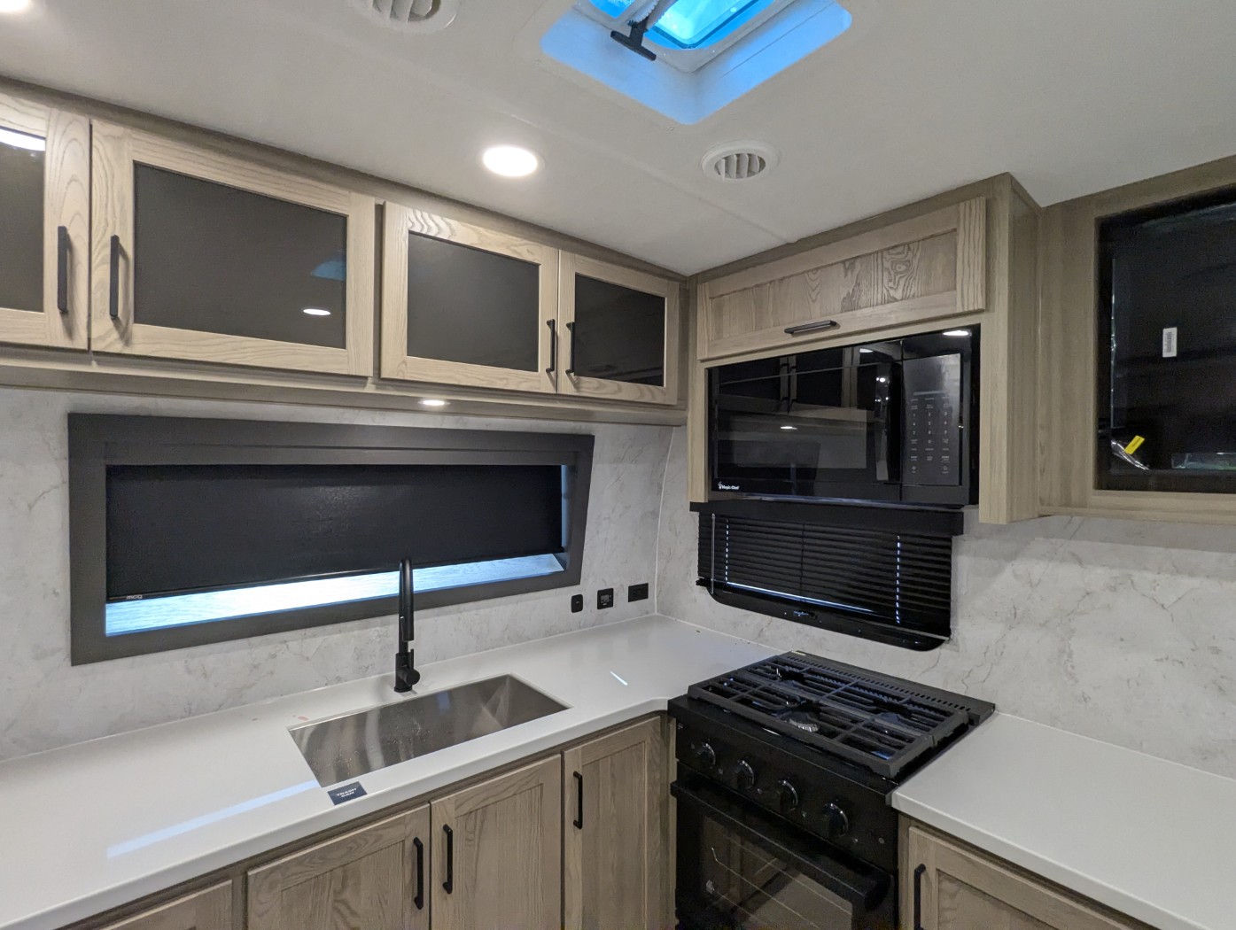 2026 Forest River Rockwood Signature 8263MBR - Image 15