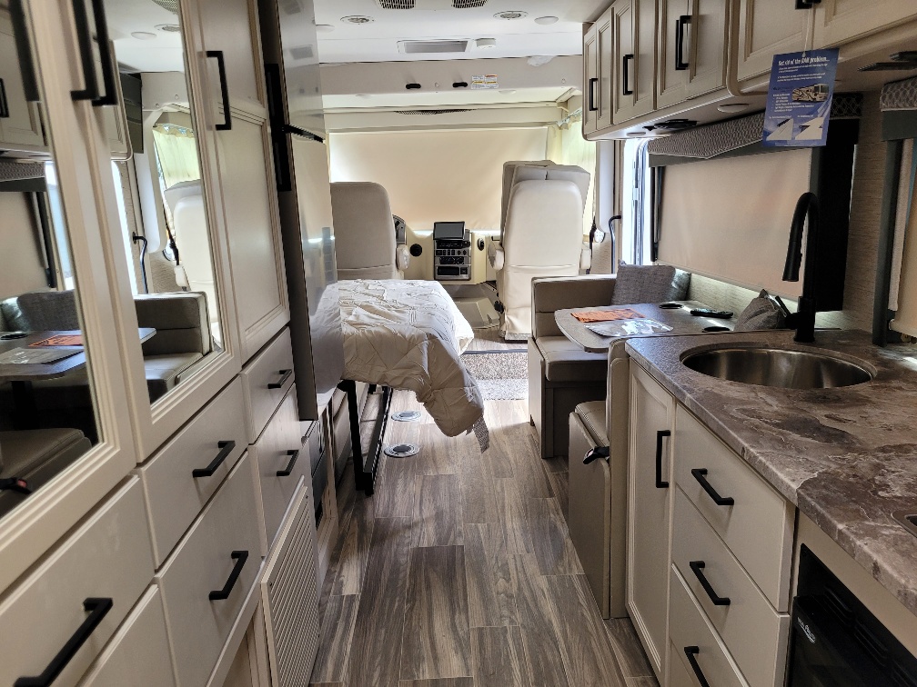 2023 Thor Motor Coach Vegas 24.3 - Image 17