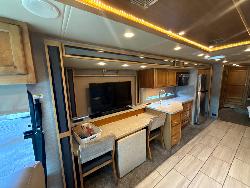 2021 TIFFIN ALLEGRO RED 33 AA - Image 14