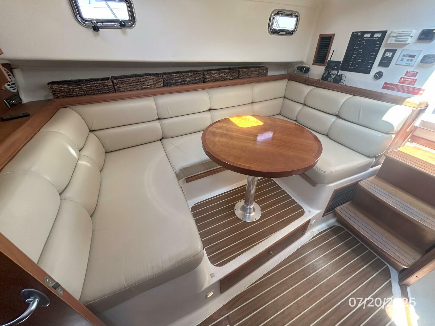 2006 Mainship Pilot 30 Base - Image 34