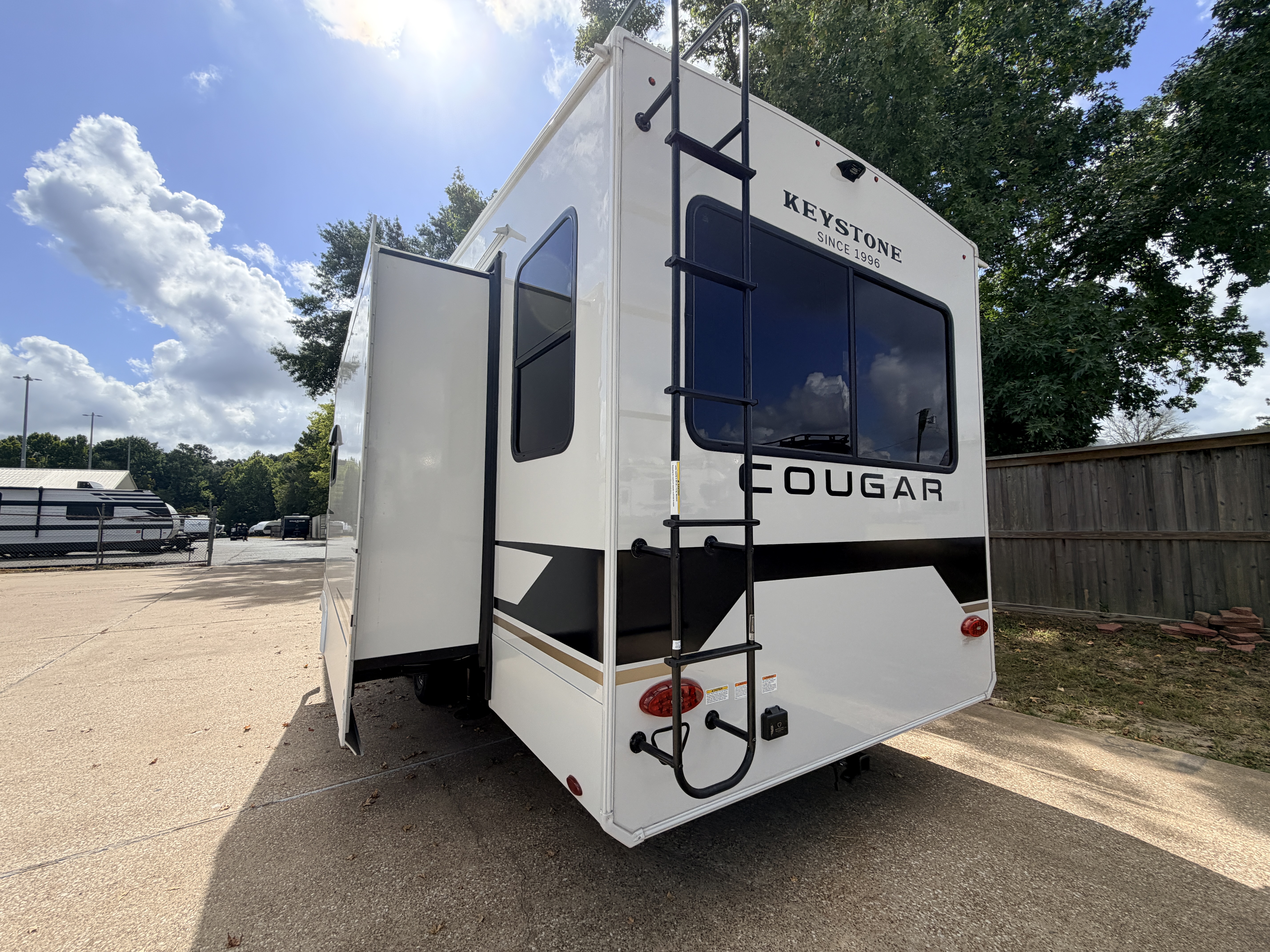 2027 Keystone Cougar Half-Ton 26RES - Image 5