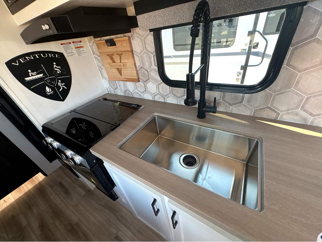 2026 VENTURE RV SPORTTREK STINGER 192VRB - Image 22