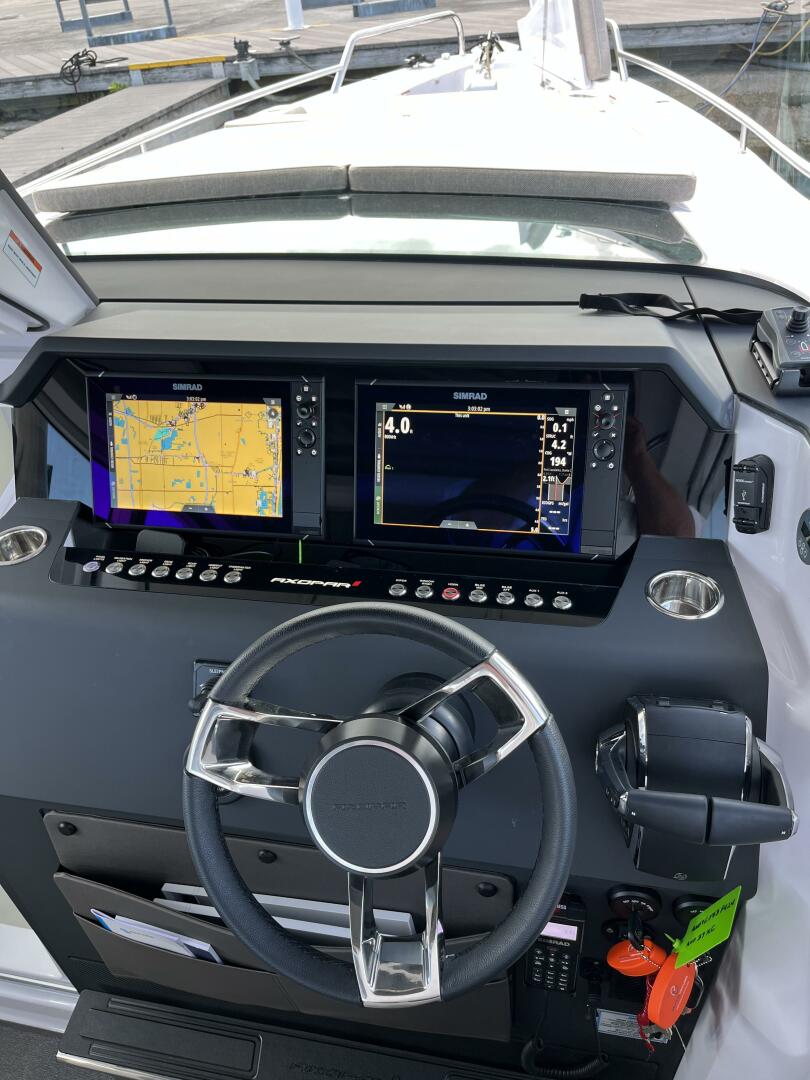 2024 Axopar Cross Cabin - Image 6