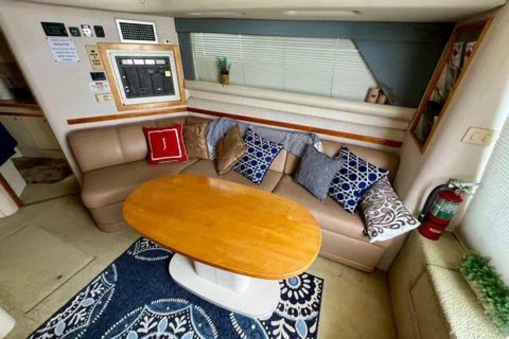 1996 Cruisers Yachts 4285 Express Bridge - Image 17