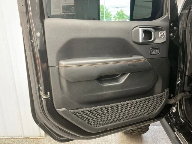 2022 Jeep Gladiator Crew Cab Mojave 4WD - Image 12