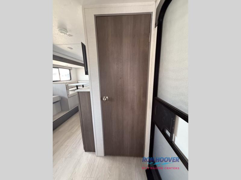 2025 COACHMEN 282DORM - Image 19