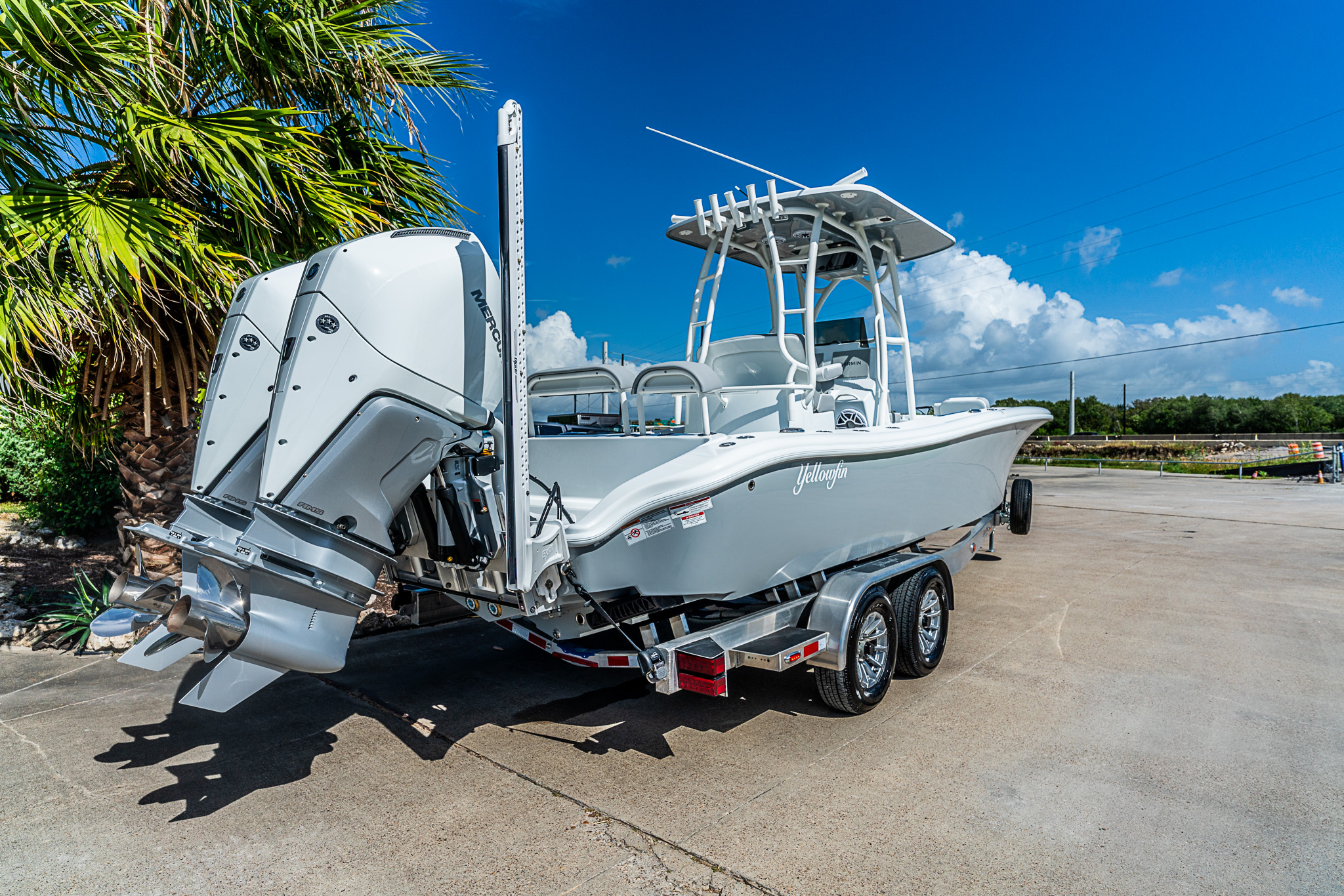 2027 YELLOWFIN 26 Hybrid Base - Image 3
